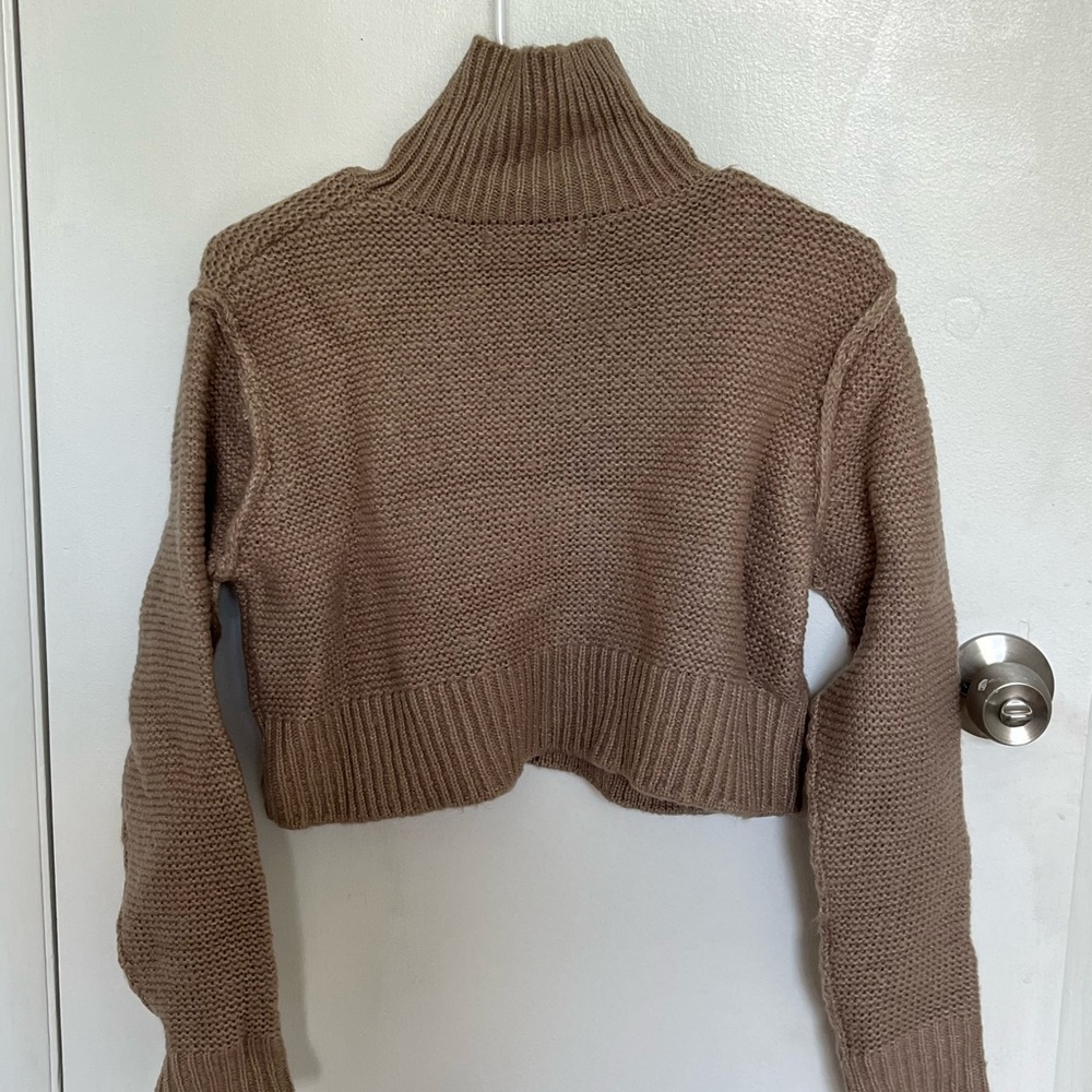 Cropped turtleneck - Picture 2 of 2